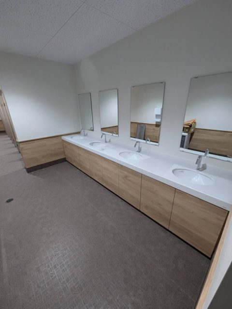 ウイングヒルズ白鳥 女子トイレ 内装工事